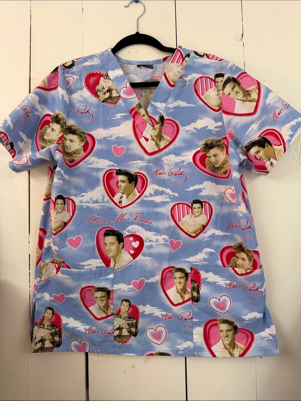 Elvis Presley Heart Print Scrub Top - Blue & Pink